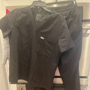 Black FIGS Scrub Set (Catarina Top-M + High Waisted Zamora-MP)